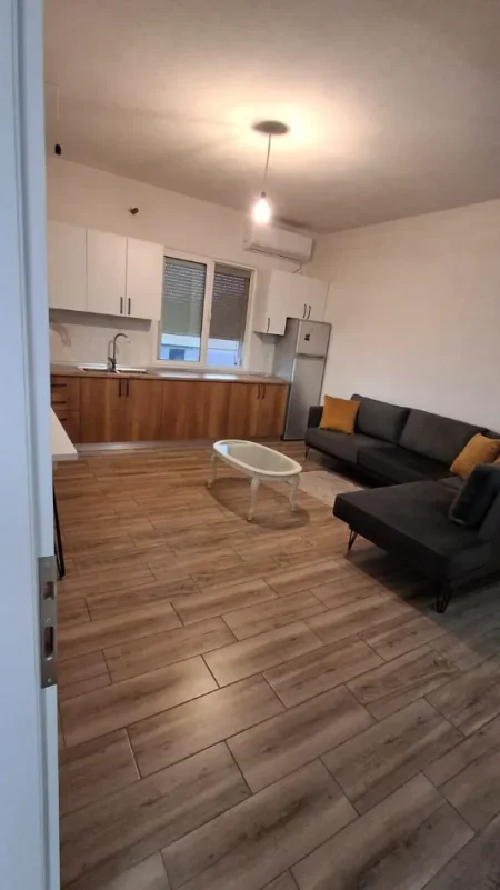 Tirane, jepet me qera apartament 1+1 Kati 3, 60 m² 351 € (Mbrapa Fioro di boskos)