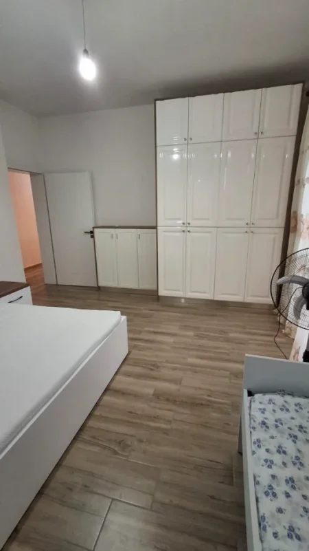 Tirane, jepet me qera apartament 1+1 Kati 3, 60 m² 351 € (Mbrapa Fioro di boskos)