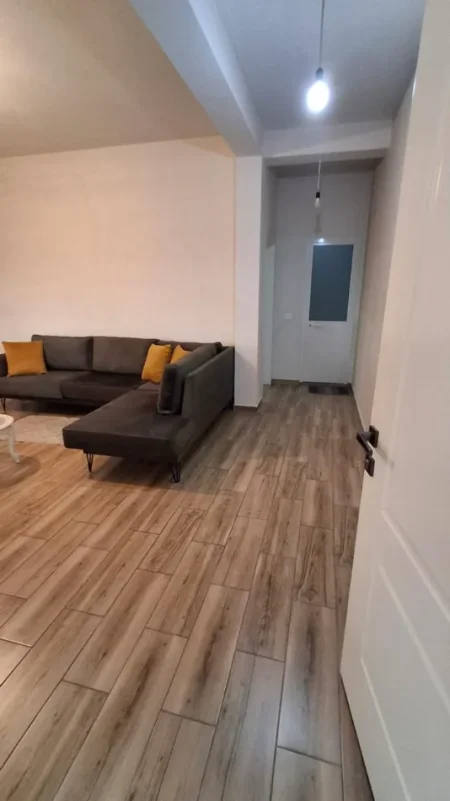 Tirane, jepet me qera apartament 1+1 Kati 3, 60 m² 351 € (Mbrapa Fioro di boskos)