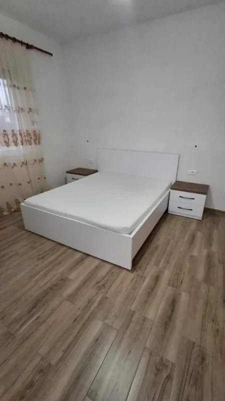Tirane, jepet me qera apartament 1+1 Kati 3, 60 m² 351 € (Mbrapa Fioro di boskos)