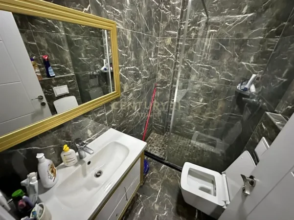 Tirane, jepet me qera apartament 2+1 Kati 2, 2 m² 600 € (materniteti i ri)