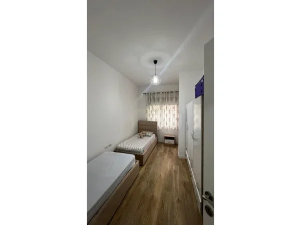 Tirane, jepet me qera apartament 2+1 Kati 2, 2 m² 600 € (materniteti i ri)