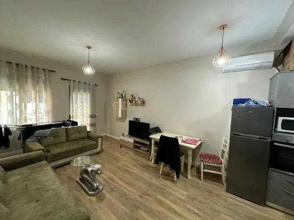 Tirane, jepet me qera apartament 2+1 Kati 2, 2 m² 600 € (materniteti i ri)
