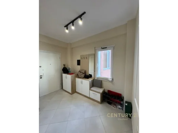 Tirane, jepet me qera apartament 2+1+Ballkon Kati 7, 116 m² 1.200 € (liqeni i thate)