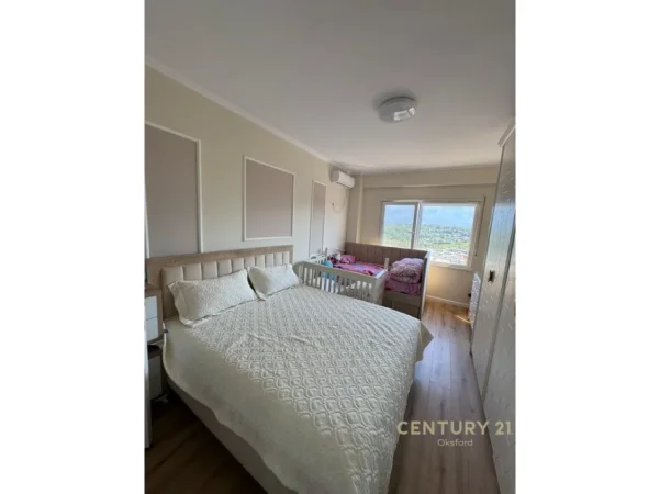 Tirane, jepet me qera apartament 2+1+Ballkon Kati 7, 116 m² 1.200 € (liqeni i thate)