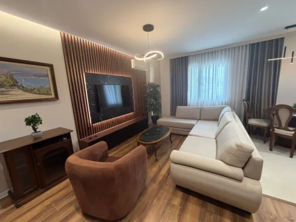 Tirane, shes apartament 2+1+Ballkon Kati 4, 102 m² 259.000 € (Rr. Mine Peza prane Zogut te Zi)