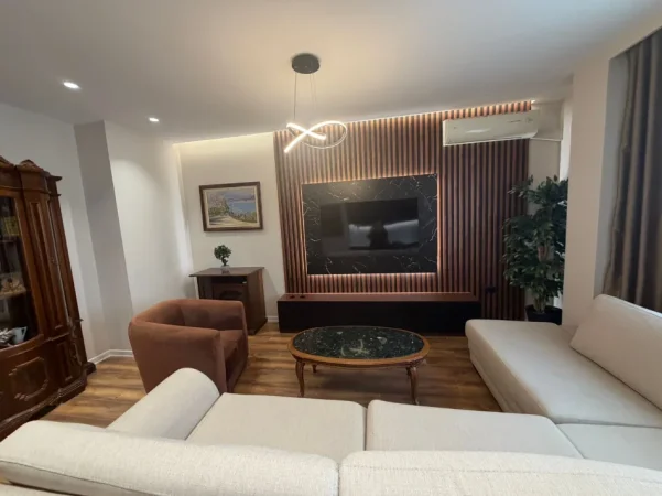 Tirane, shes apartament 2+1+Ballkon Kati 4, 102 m² 259.000 € (Rr. Mine Peza prane Zogut te Zi)