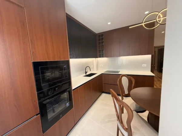Tirane, shes apartament 2+1+Ballkon Kati 4, 102 m² 259.000 € (Rr. Mine Peza prane Zogut te Zi)