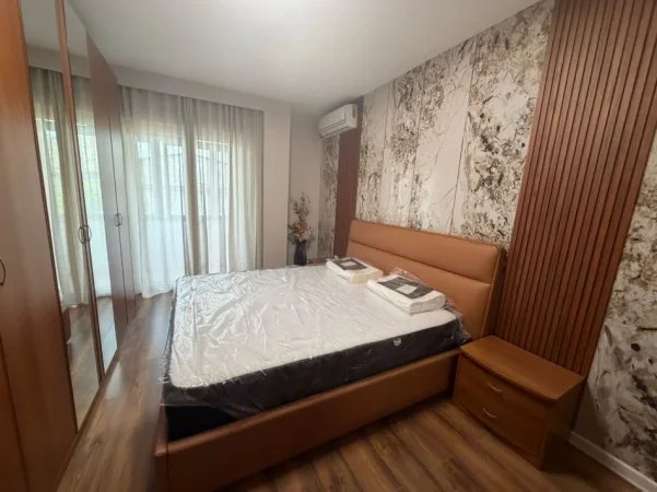 Tirane, shes apartament 2+1+Ballkon Kati 4, 102 m² 259.000 € (Rr. Mine Peza prane Zogut te Zi)