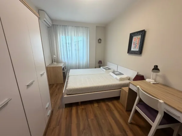 Tirane, shes apartament 2+1+Ballkon Kati 4, 102 m² 259.000 € (Rr. Mine Peza prane Zogut te Zi)