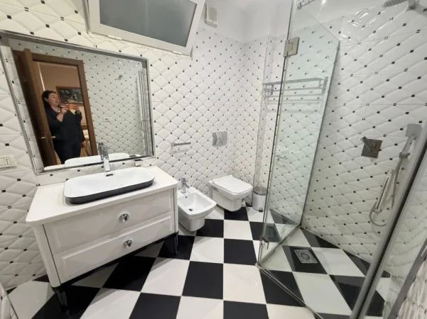 Tirane, shes apartament 2+1+Ballkon Kati 4, 102 m² 259.000 € (Rr. Mine Peza prane Zogut te Zi)