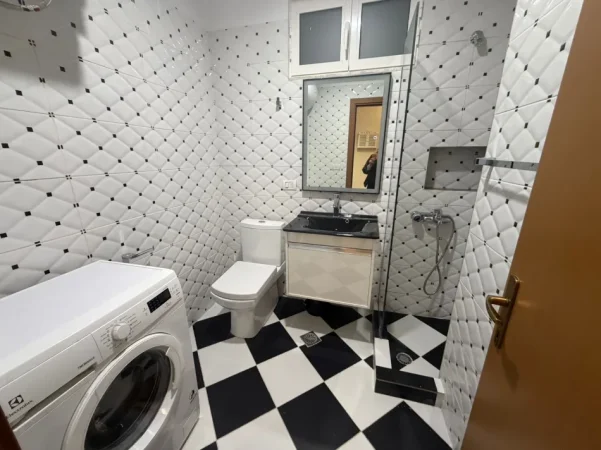 Tirane, shes apartament 2+1+Ballkon Kati 4, 102 m² 259.000 € (Rr. Mine Peza prane Zogut te Zi)