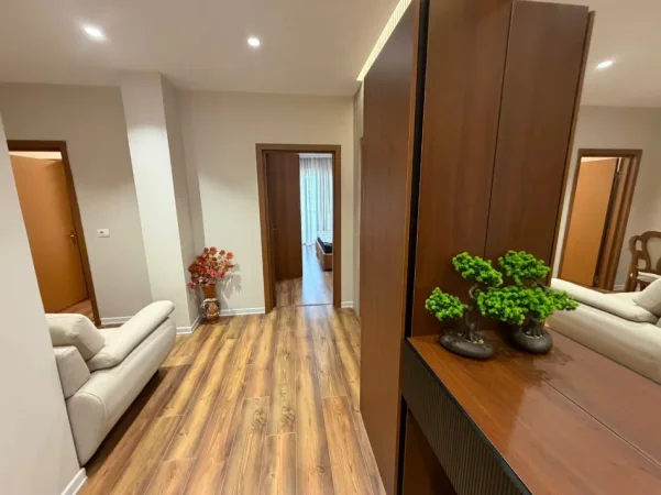 Tirane, shes apartament 2+1+Ballkon Kati 4, 102 m² 259.000 € (Rr. Mine Peza prane Zogut te Zi)