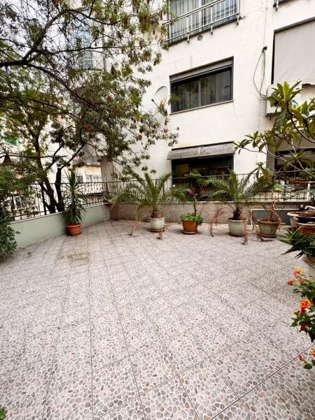 Tirane, shitet apartament 3+1+Ballkon Kati 3, 240 m² 400.000 € (Rruga Sami Frasheri)