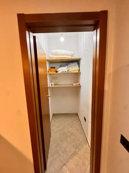 Tirane, shitet apartament 3+1+Ballkon Kati 3, 240 m² 400.000 € (Rruga Sami Frasheri)