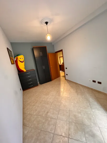 Tirane, shitet apartament 3+1+Ballkon Kati 3, 240 m² 400.000 € (Rruga Sami Frasheri)