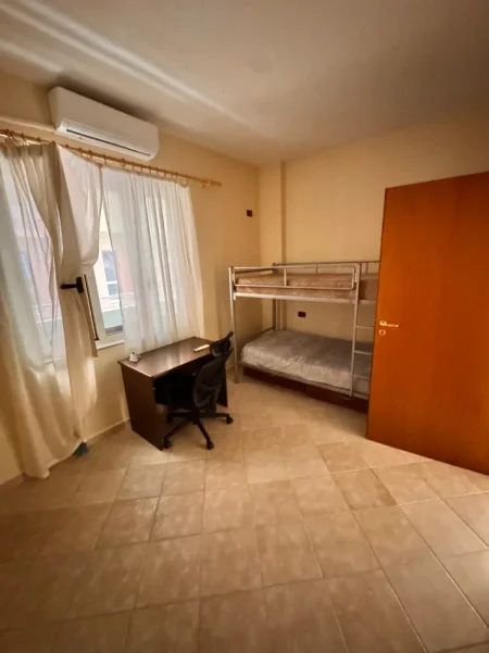 Tirane, shitet apartament 3+1+Ballkon Kati 3, 240 m² 400.000 € (Rruga Sami Frasheri)