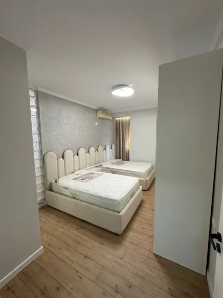Tirane, jepet me qera apartament 2+1+Ballkon Kati 2, 107 m² 1.000 € (Tek Vizion Plus, Don Bosko,Tiranë.)