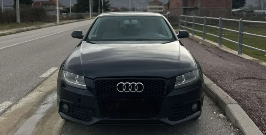 Korce, shitet makine Audi A4 Benzin, blu e errët automatik Klima 272.001 km 5.000 €