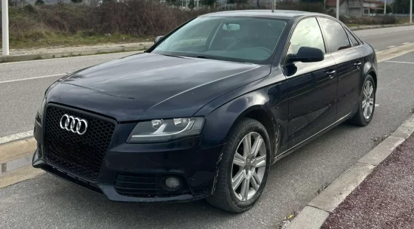 Korce, shitet makine Audi A4 Benzin, blu e errët automatik Klima 272.001 km 5.000 €
