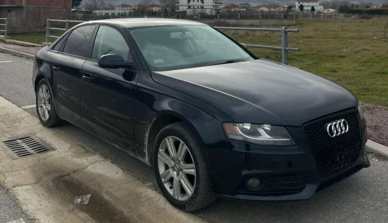 Korce, shitet makine Audi A4 Benzin, blu e errët automatik Klima 272.001 km 5.000 €