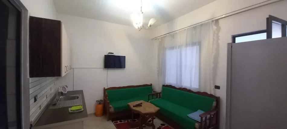 Tirane, jepet me qera apartament 1+1 Kati 1, 65 m² 350 € (Shkoze)