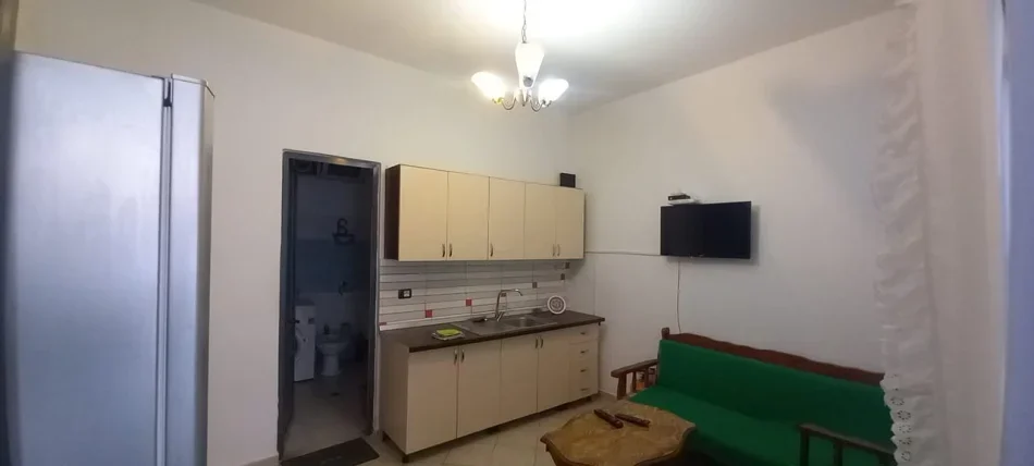 Tirane, jepet me qera apartament 1+1 Kati 1, 65 m² 350 € (Shkoze)