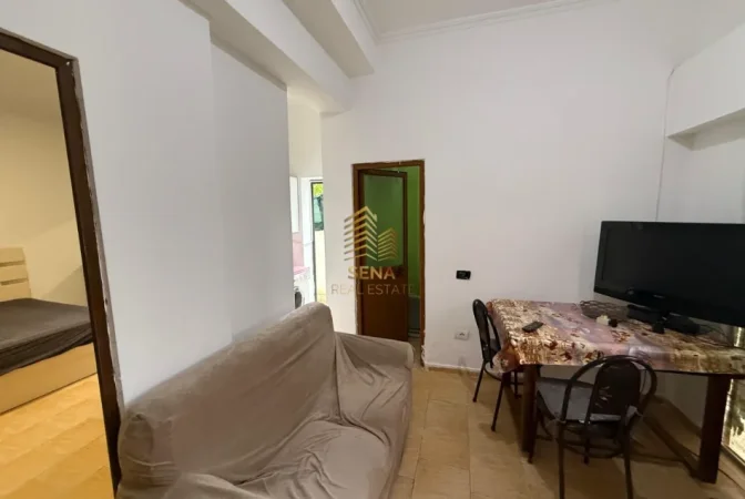 Tirane, jepet me qera apartament 1+1 Kati 0, 40 m² 300 € (Rruga Jordan Misja)
