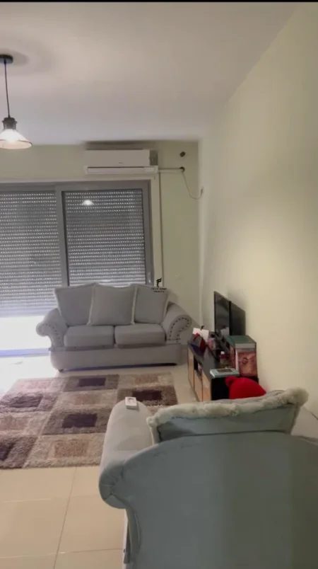 Tirane, jepet me qera apartament 1+1 Kati 4, 78 m² 600 € (KOMUNA E PARISIT)
