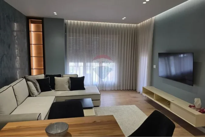 Tirane, jepet me qera apartament 1+1 , 725 € 