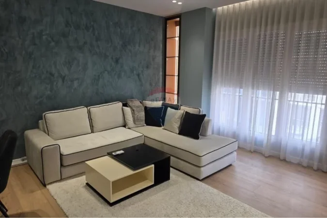 Tirane, jepet me qera apartament 1+1 , 725 € 