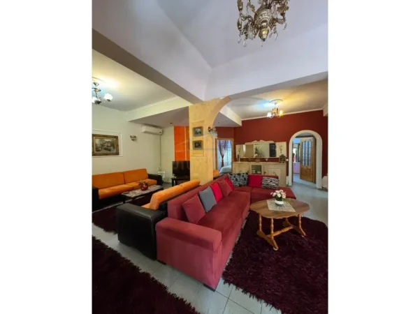 Tirane, shitet apartament 3+1+Aneks+Ballkon Kati 1, 138 m² 169.000 € (SELITE)