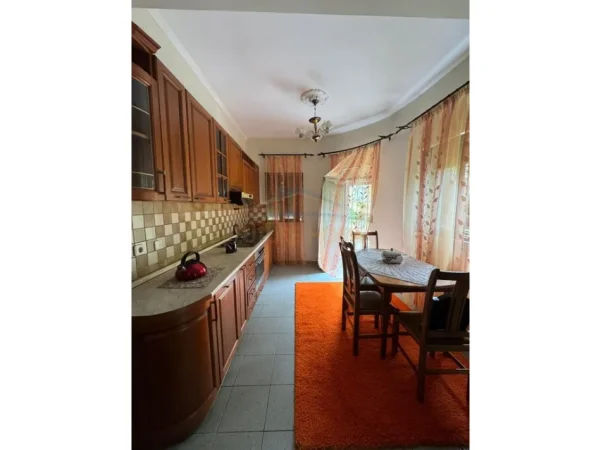 Tirane, shitet apartament 3+1+Aneks+Ballkon Kati 1, 138 m² 169.000 € (SELITE)
