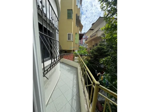 Tirane, shitet apartament 3+1+Aneks+Ballkon Kati 1, 138 m² 169.000 € (SELITE)