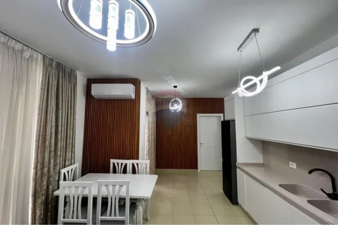 Tirane, jepet me qera apartament 1+1 , 650 € (Bulevardi i Ri)