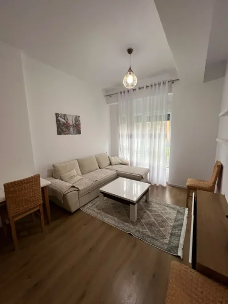 Tirane, jepet me qera apartament 1+1+Ballkon Kati 2, 58 m² 400 € (Rruga Pasho Hysa)