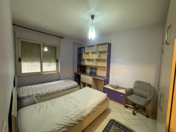 Tirane, jepet me qera apartament 2+1 Kati 1, 100 m² 550 € (Unaza e Re)