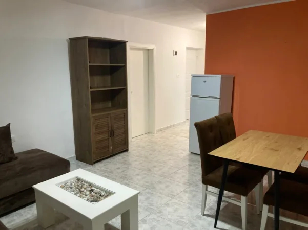 Tirane, jepet me qera apartament 1+1+Ballkon Kati 2, 58 m² 500 € (Vasil Shanto/Gjimnazi Besnik Sykja)