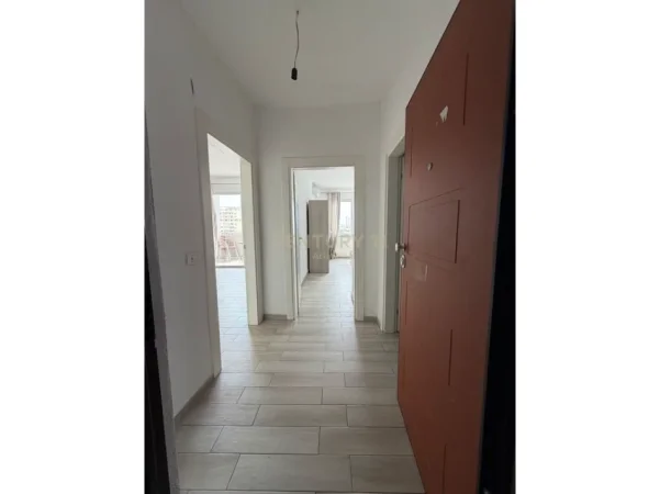 Durres, jepet me qera 1+1 Kati 7, 60 m² 500 € (Stacioni trenit, Durres)