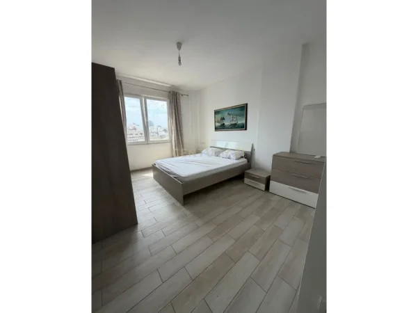 Durres, jepet me qera 1+1 Kati 7, 60 m² 500 € (Stacioni trenit, Durres)