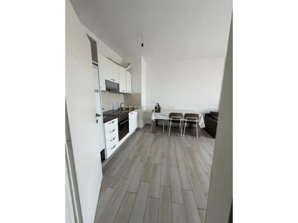 Durres, jepet me qera 1+1 Kati 7, 60 m² 500 € (Stacioni trenit, Durres)