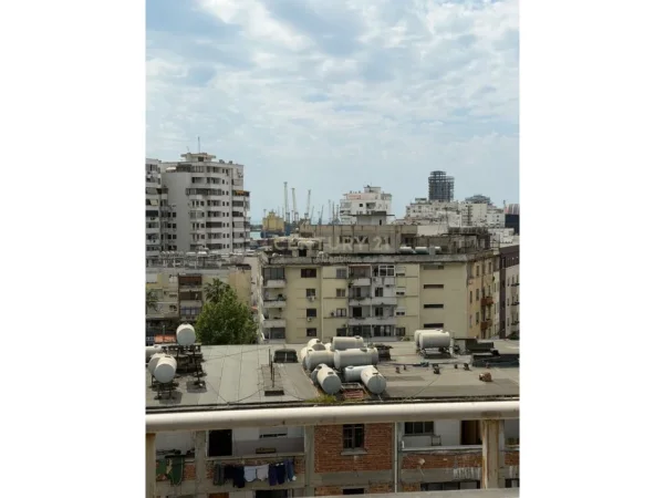 Durres, jepet me qera 1+1 Kati 7, 60 m² 500 € (Stacioni trenit, Durres)