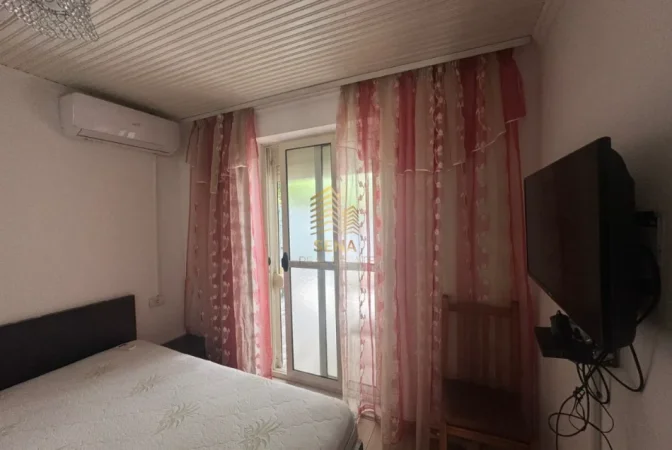Tirane, jepet me qera apartament 1+1 Kati 1, 50 m² 450 € (Komuna e Parisit)