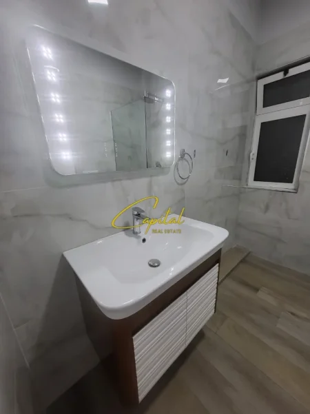 Tirane, jepet me qera apartament 1+1 Kati 4, 60 m² 500 € (PALLATI ME SHIGJETA)