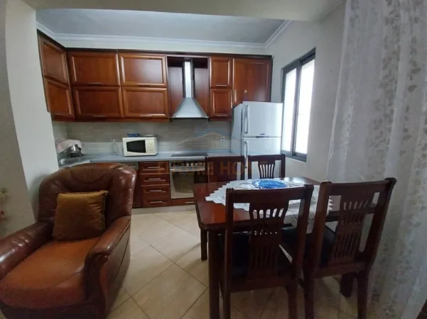 Tirane, jepet me qera apartament 1+1 Kati 5, 50 m² 400 € (Siri Kodra.)