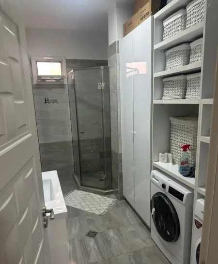 Tirane, jepet me qera apartament 2+1 Kati 4, 85 m² 700 € (Liqeni Artificial)