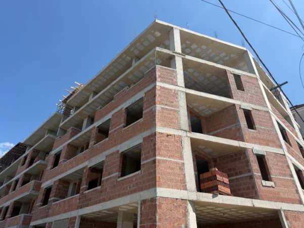 Tirane, shitet apartament 1+1+Ballkon Kati 1, 77 m² 64.700 € (Fusha Sportive, Kamez)
