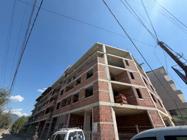 Tirane, shitet apartament 2+1+Ballkon Kati 3, 79 m² 66.300 € (Fusha Sportive, Kamez)