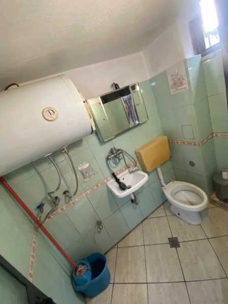 Tirane, jepet me qera garsonier Kati 1, 200 €