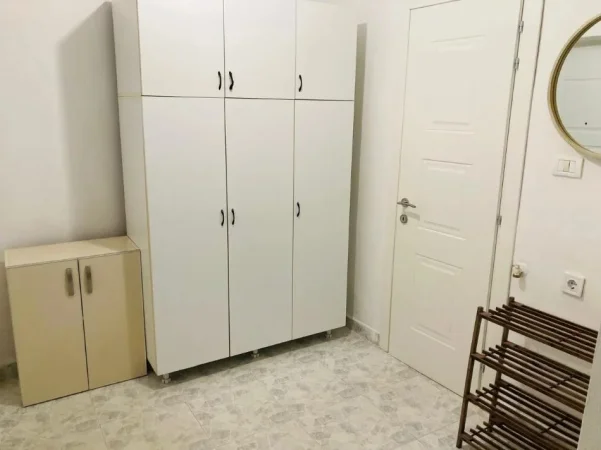 Tirane, jepet me qera apartament 1+1 Kati 2, 60 m² 550 € (Vasil Shanto)